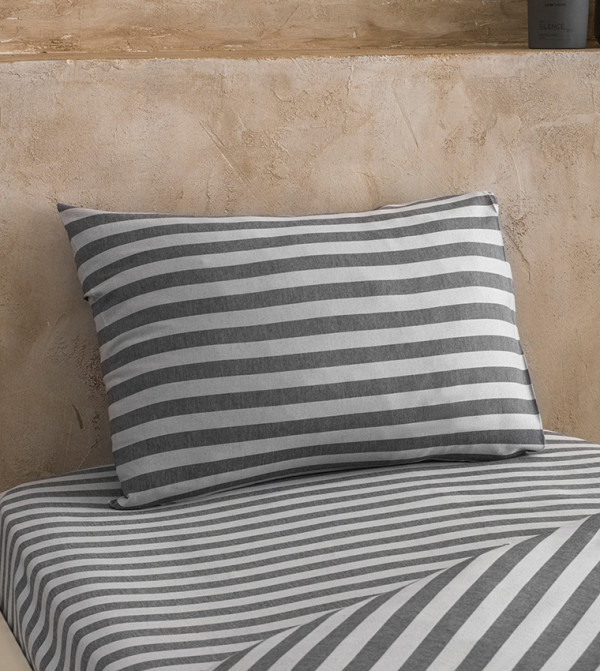 اٍل سي واي كيكي  لوازم حمام ومفارش سرير  - رمادي Comforters & Duvet