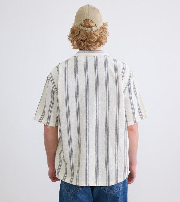 اٍل سي واي كيكي  قمصان - بيج Short Sleeves
