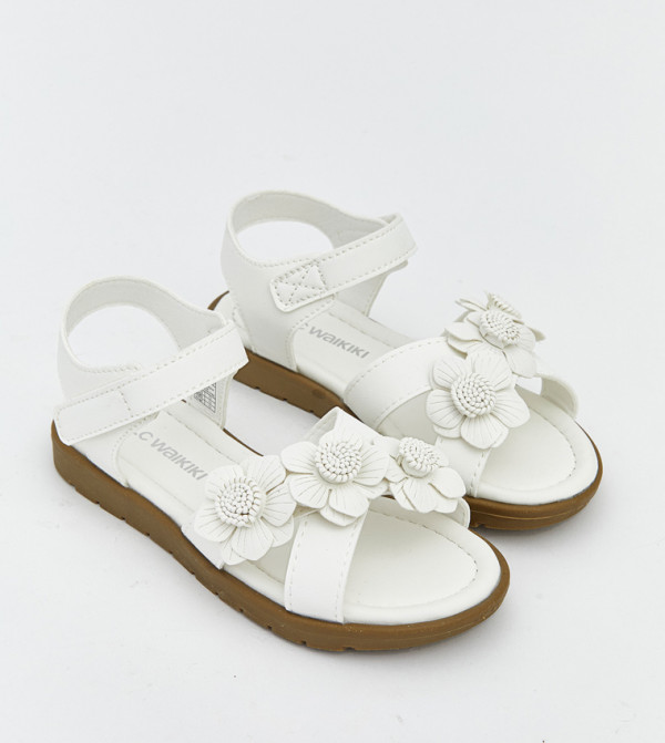 اٍل سي واي كيكي اٍل سي واي كيكي - أبيض الصنادل المسطحة