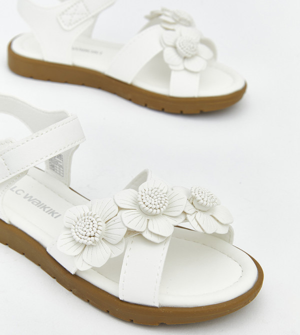 اٍل سي واي كيكي اٍل سي واي كيكي - أبيض الصنادل المسطحة