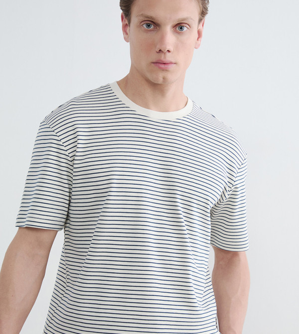 LC Waikiki Clothing - Ecru Round Neck T-Shirts