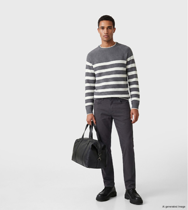 اٍل سي واي كيكي  كنزة - فحمي Round Neck Sweaters