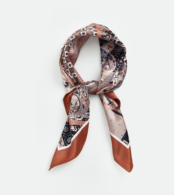 اٍل سي واي كيكي  أوشحة - بني  Woven Scarves