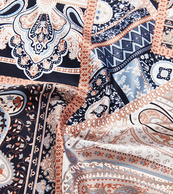 اٍل سي واي كيكي  أوشحة - بني  Woven Scarves