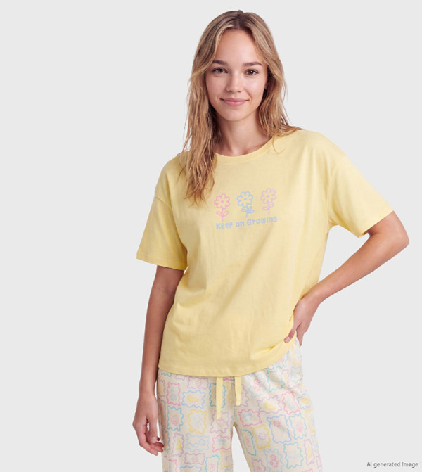 اٍل سي واي كيكي  أطقم بيجاما  - أصفر Pyjama Set
