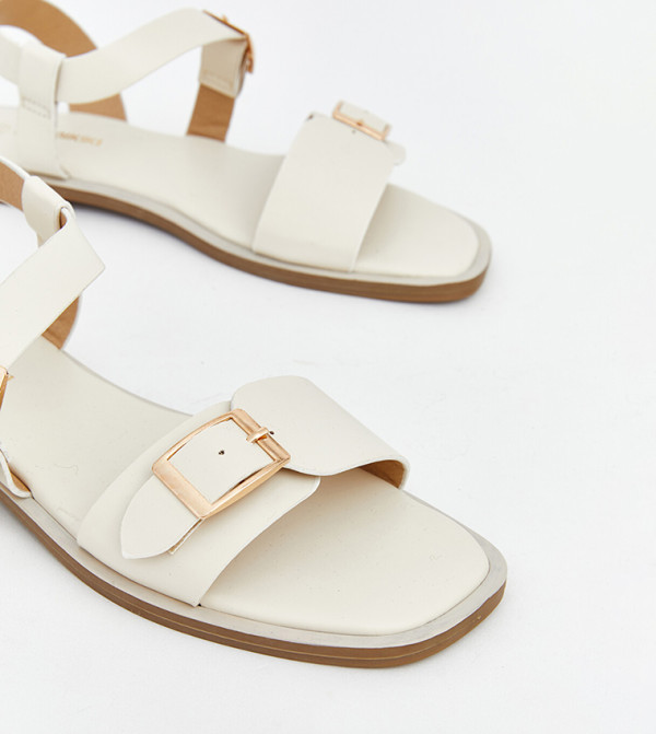 اٍل سي واي كيكي اٍل سي واي كيكي - أوف وايت Flat Sandals