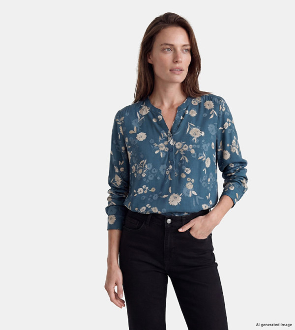 اٍل سي واي كيكي  the-high-neck-shift - كحلي Casual Tops