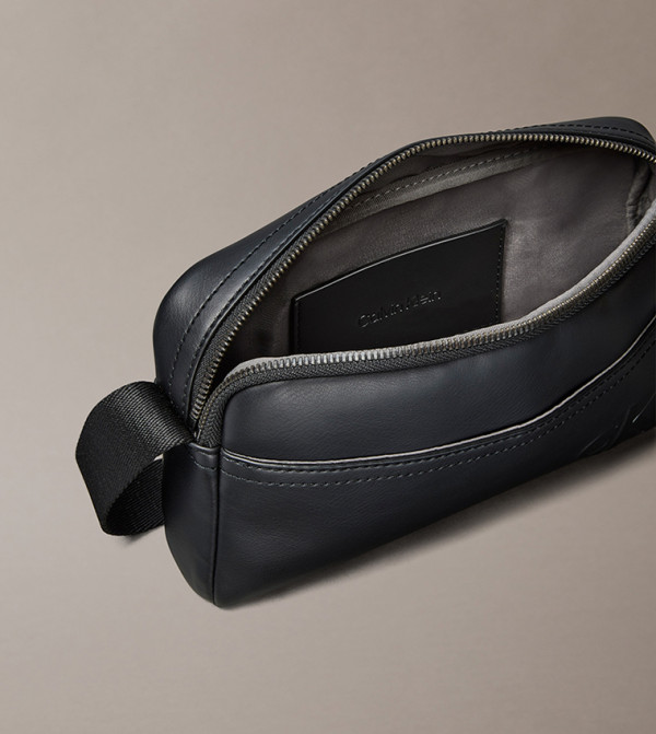كالفين كلاين كالفين كلاين - أسود Cross Body & Sling Bags
