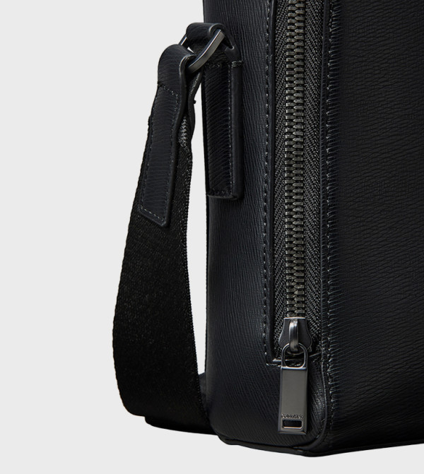 كالفين كلاين  حقائب يد - أسود Cross Body & Sling Bags