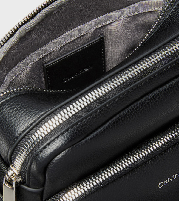 كالفين كلاين  حقائب خصر - أسود Cross Body & Sling Bags