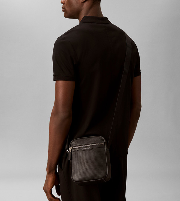 كالفين كلاين  حقائب يد - أسود Cross Body & Sling Bags