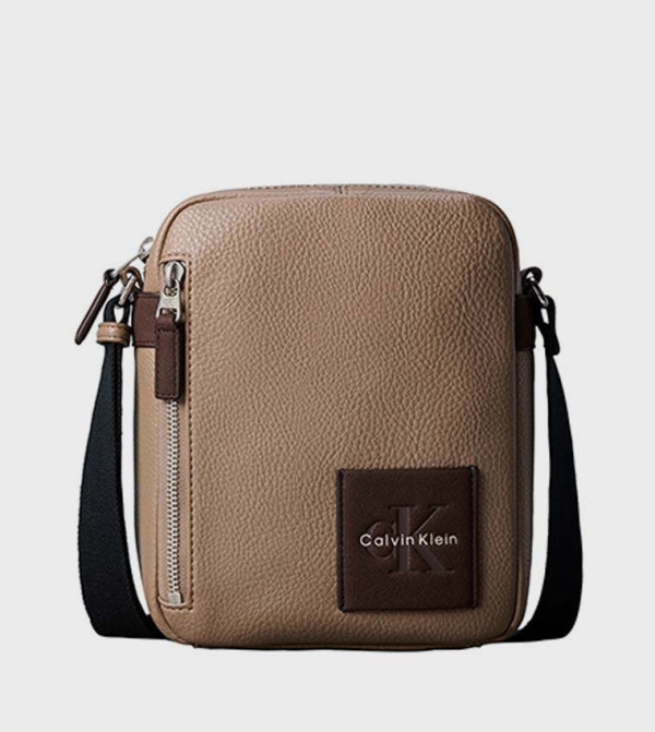كالفين كلاين  حقائب يد - رمادي داكن Cross Body & Sling Bags