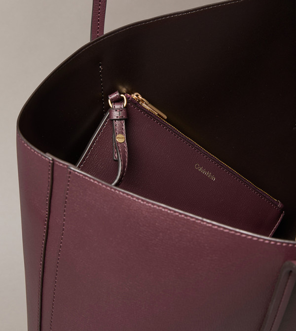 Calvin Klein Calvin Klein - Maroon Tote Bags