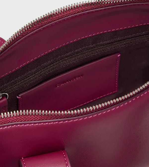 Calvin Klein Calvin Klein - Magenta Handheld Bags