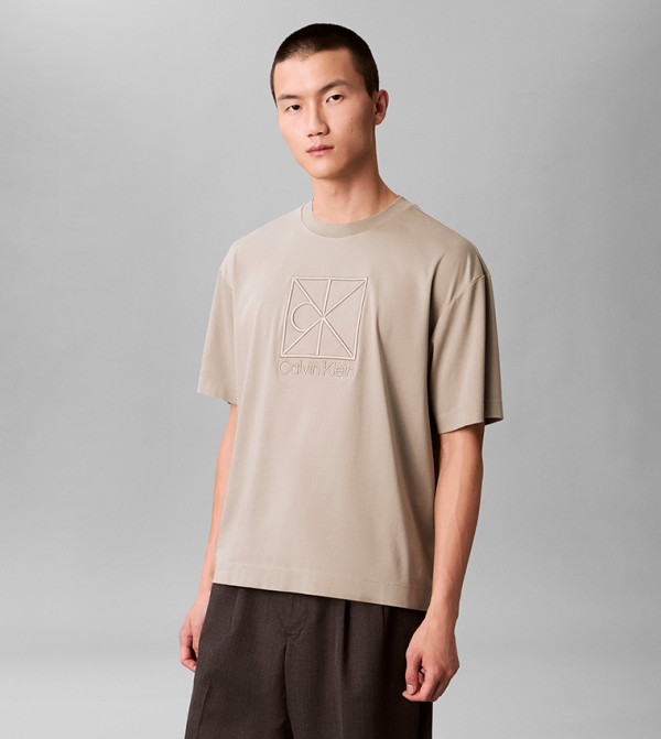 كالفين كلاين  تيشيرتات كاجوال - رمادي داكن Round Neck T-Shirts
