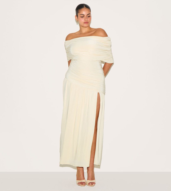 PrettyLittleThing - Outlet  Plus Size - Beige Dresses