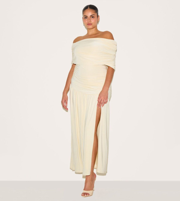 PrettyLittleThing - Outlet  Plus Size - Beige Dresses