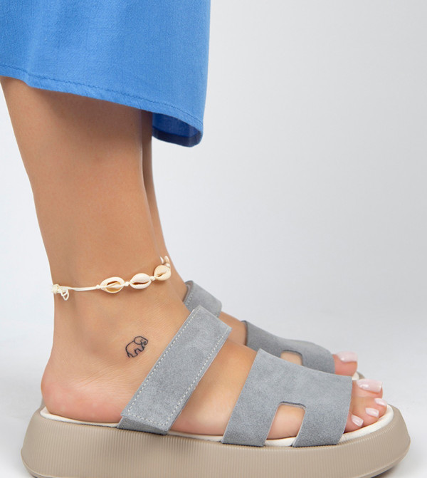 Manijero  - Grey Platforms