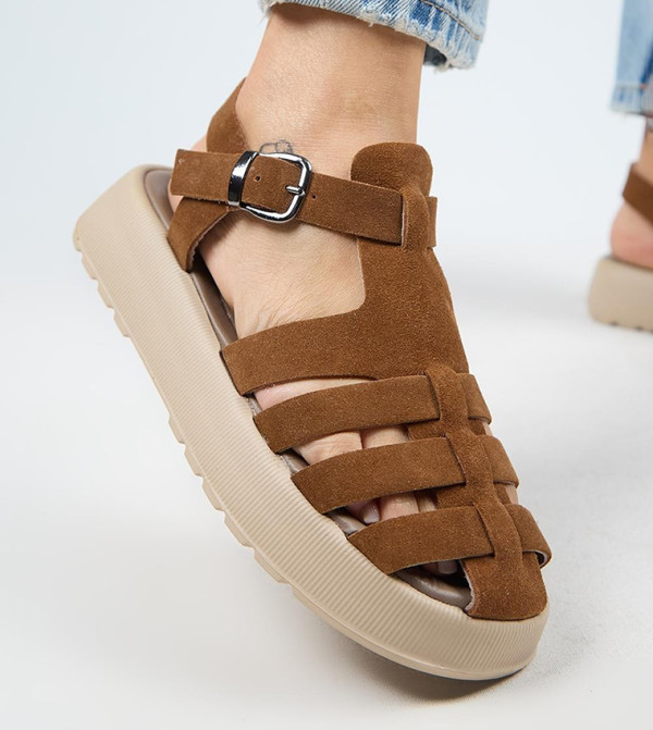 مانيجيرو مانيجيرو - أسمر داكن بلاتفورمز