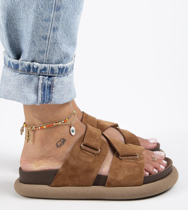 Manijero Manijero - Tan Flat Sandals