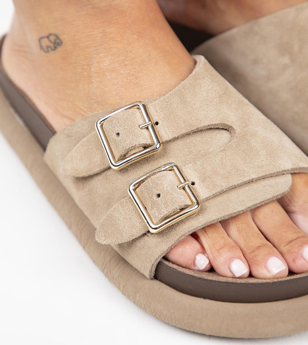 Manijero  - Taupe Flat Sandals