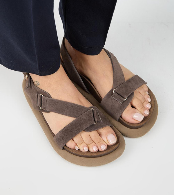 Manijero  - Brown Flat Sandals