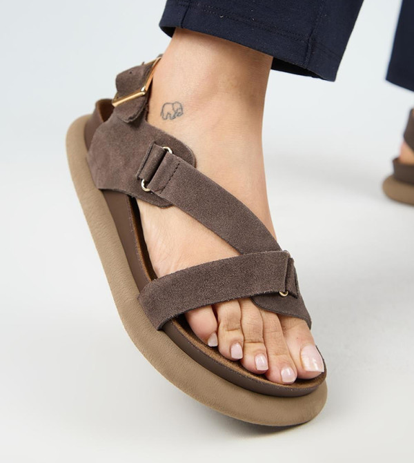 Manijero  - Brown Flat Sandals
