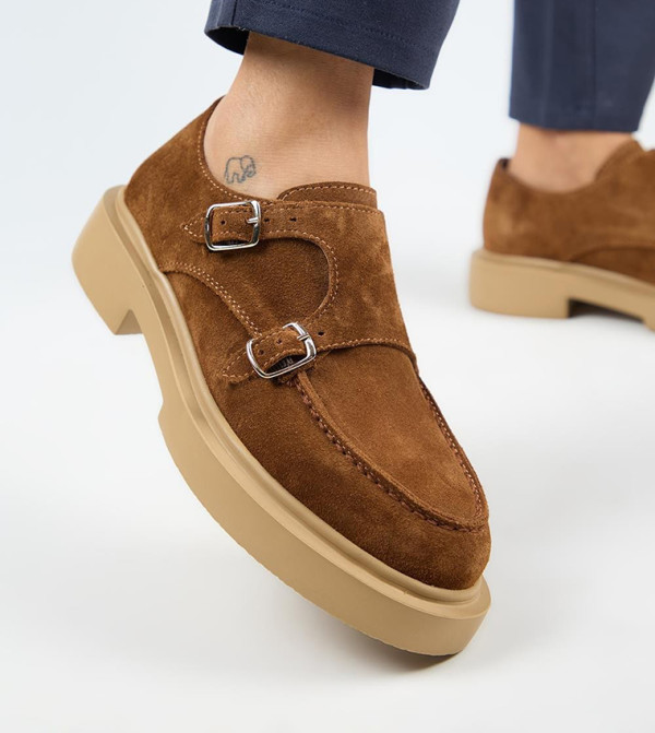 Manijero Manijero - Tan Casual Slip-ons