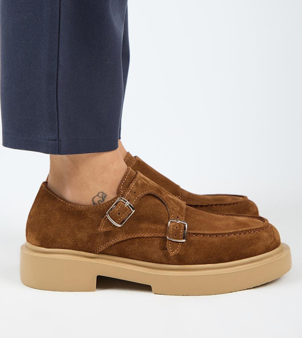 Manijero Manijero - Tan Casual Slip-ons