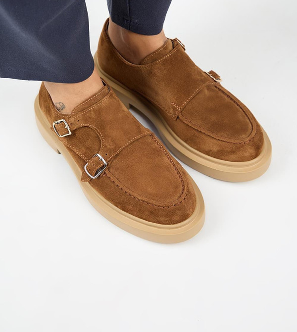 Manijero Manijero - Tan Casual Slip-ons