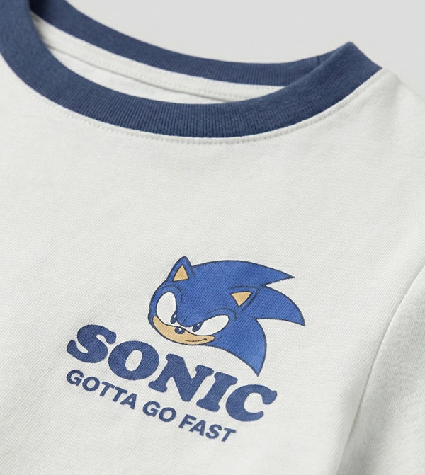 BABIES & MORE  - White T-shirts & Bottoms