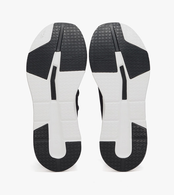 ON sports shoes - Black Low Top
