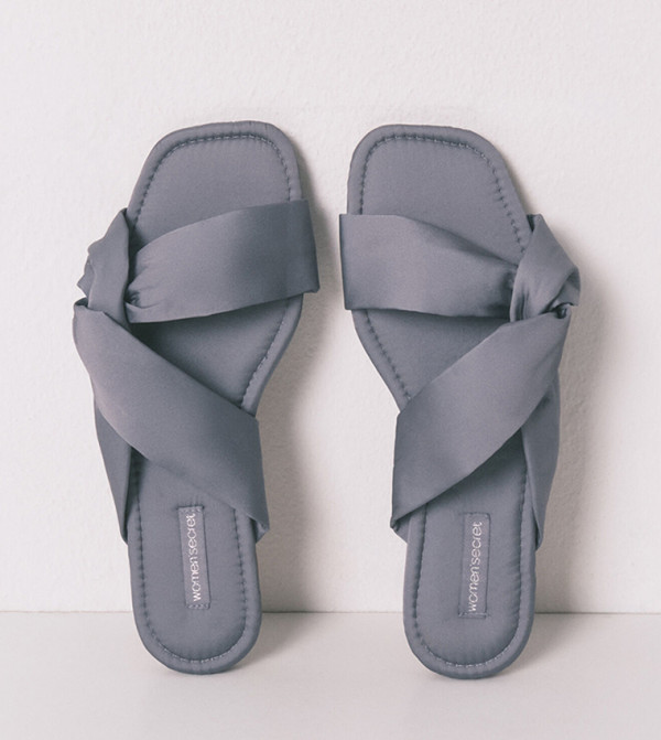 ويمينز سيكريت  الصنادل المسطحة - رمادي Flat Sandals
