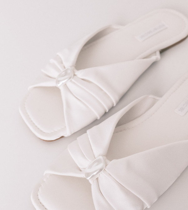 ويمينز سيكريت ويمينز سيكريت - أبيض Bedroom Slippers