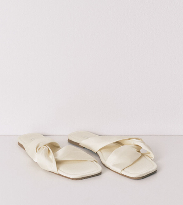 ويمينز سيكريت ويمينز سيكريت - أصفر Bedroom Slippers