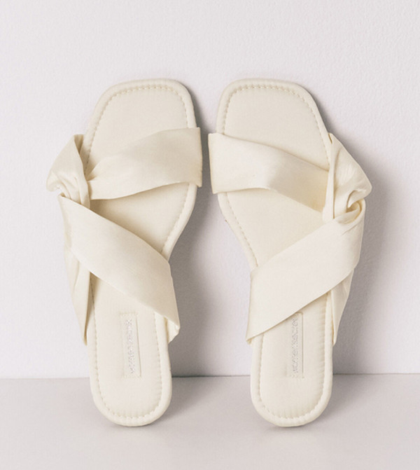 ويمينز سيكريت ويمينز سيكريت - أصفر Bedroom Slippers