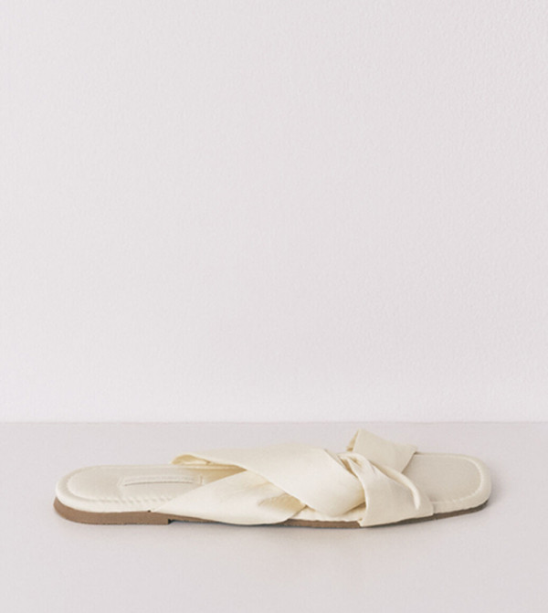 ويمينز سيكريت ويمينز سيكريت - أصفر Bedroom Slippers