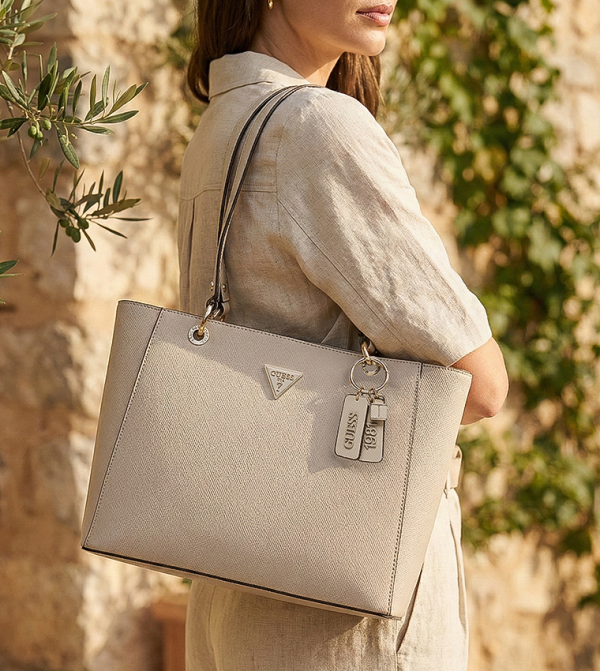 Guess Guess - Beige Shoulder bags