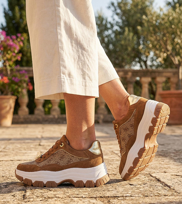 Guess  - Brown Low Top