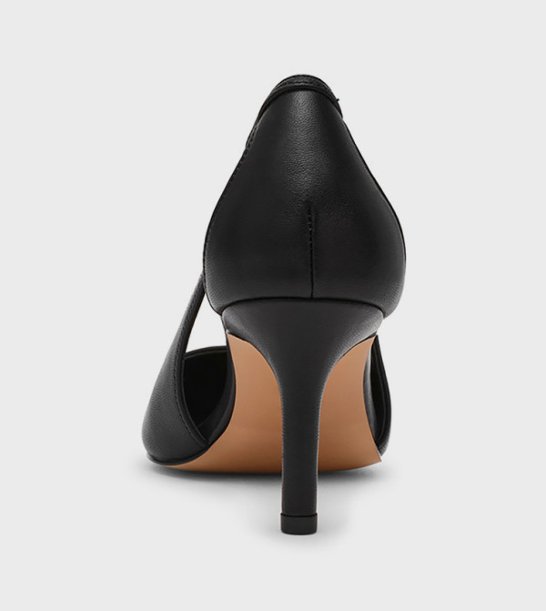 Steve Madden  - Black Pumps