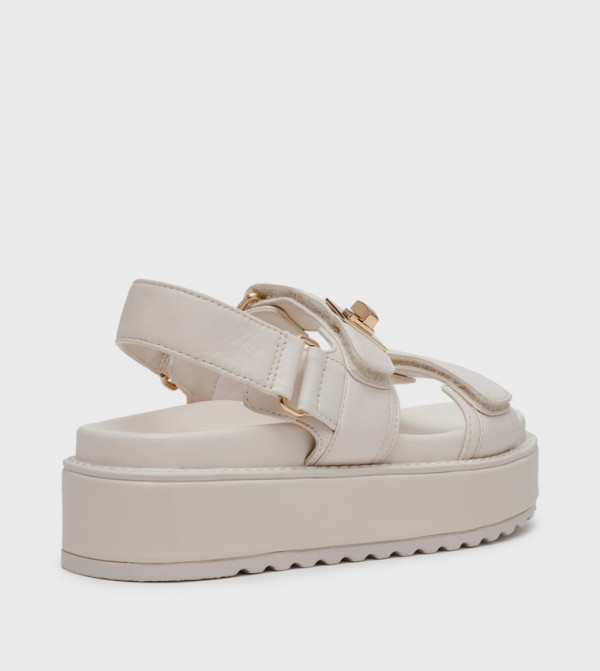 ستيف مادن الصنادل المسطحة - بيج Flat Sandals