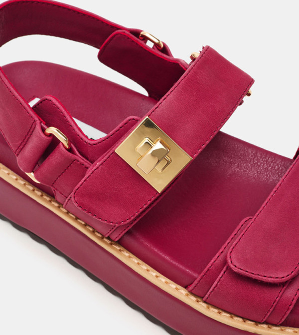 ستيف مادن  الصنادل المسطحة - أحمر Flat Sandals