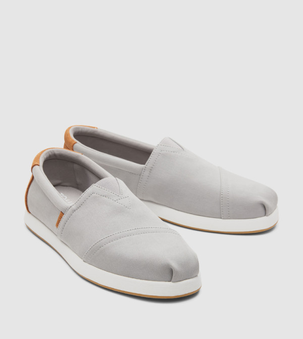 تومز  أحذية سهلة الارتداء - رمادي Casual Slip-ons