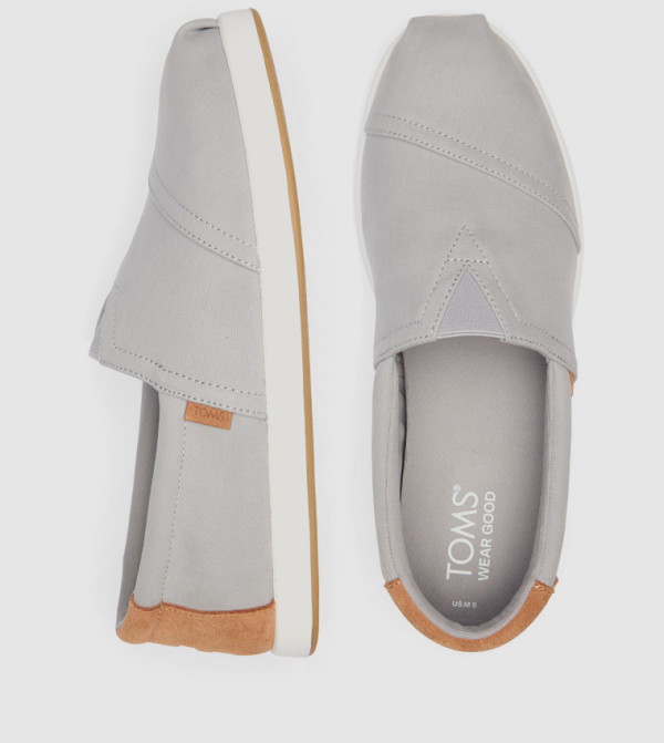تومز  أحذية سهلة الارتداء - رمادي Casual Slip-ons
