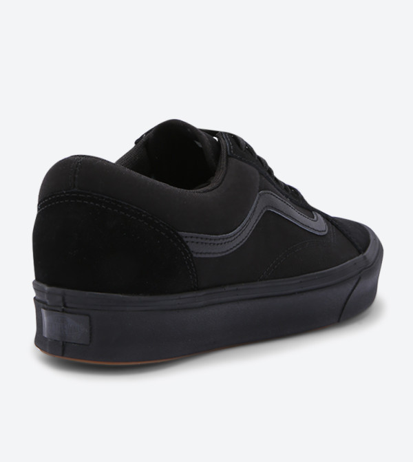 فانس فانس - أسود "أحذية رياضية "