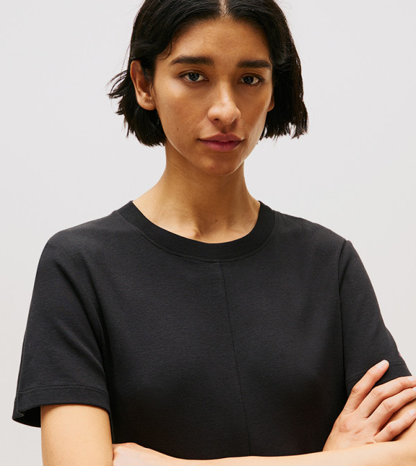 تومي هيلفيغر  فساتين تيشيرت - أسود Shirt & T-Shirt Dresses