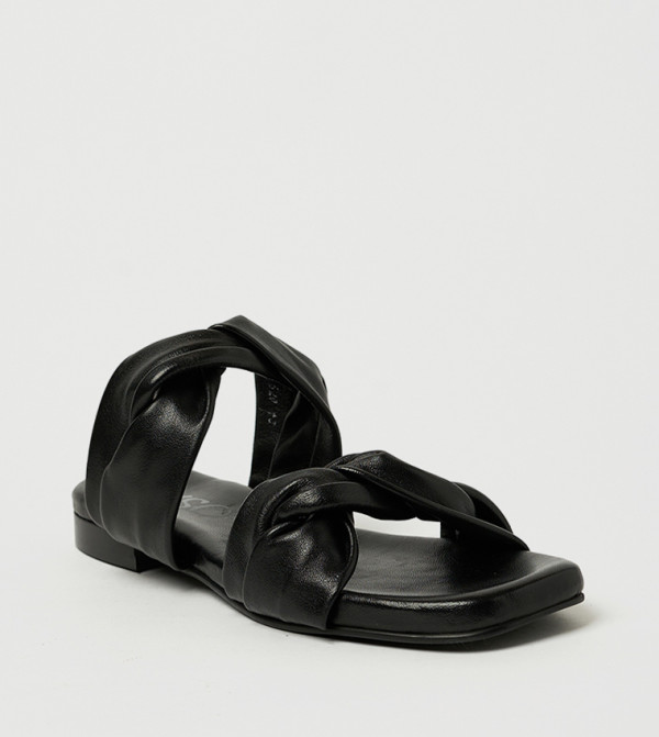 ي.سو ي.سو - أسود Flat Sandals