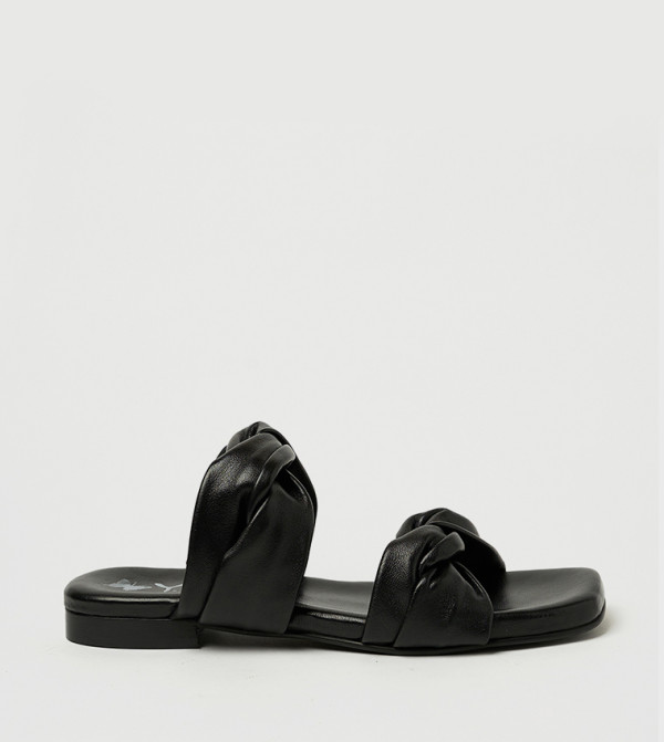 ي.سو ي.سو - أسود Flat Sandals