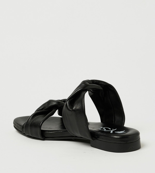 ي.سو ي.سو - أسود Flat Sandals