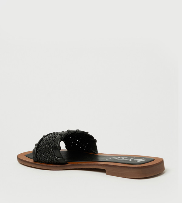 ي.سو ي.سو - أسود Flat Sandals